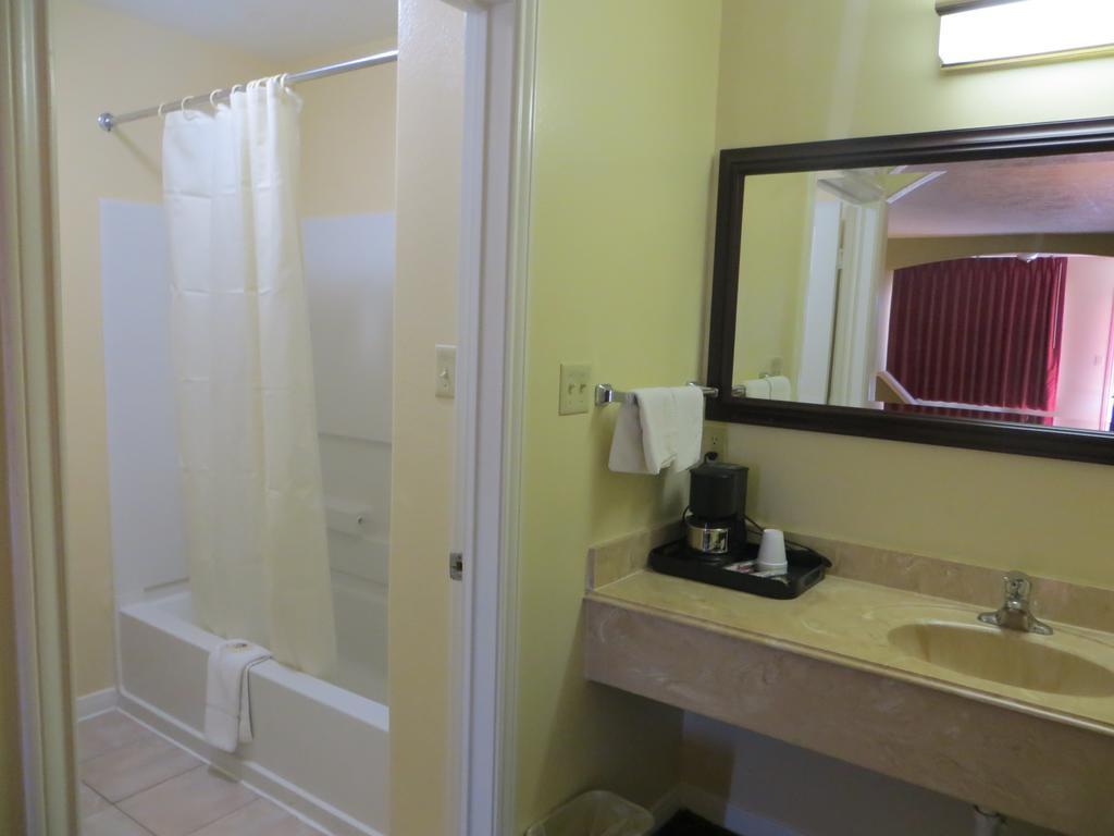 Americas Best Value Inn&Suites Hempstead Habitación foto