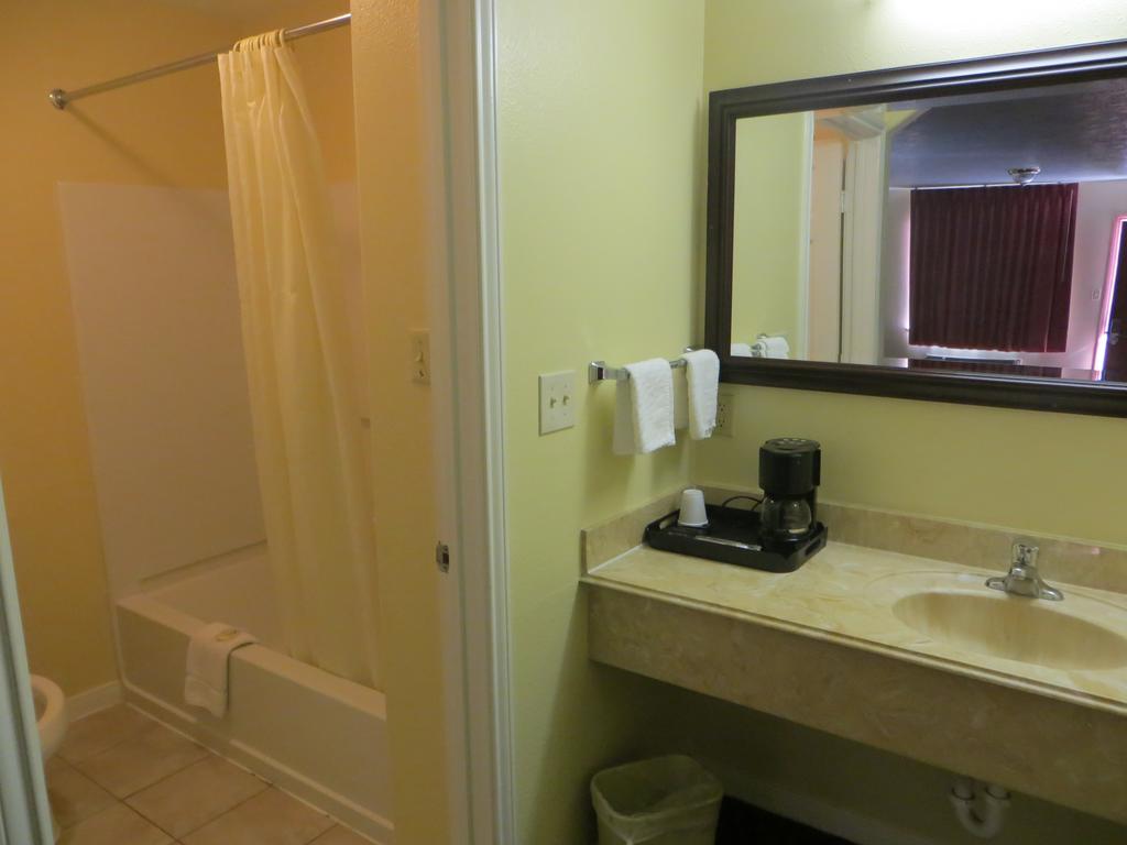 Americas Best Value Inn&Suites Hempstead Habitación foto