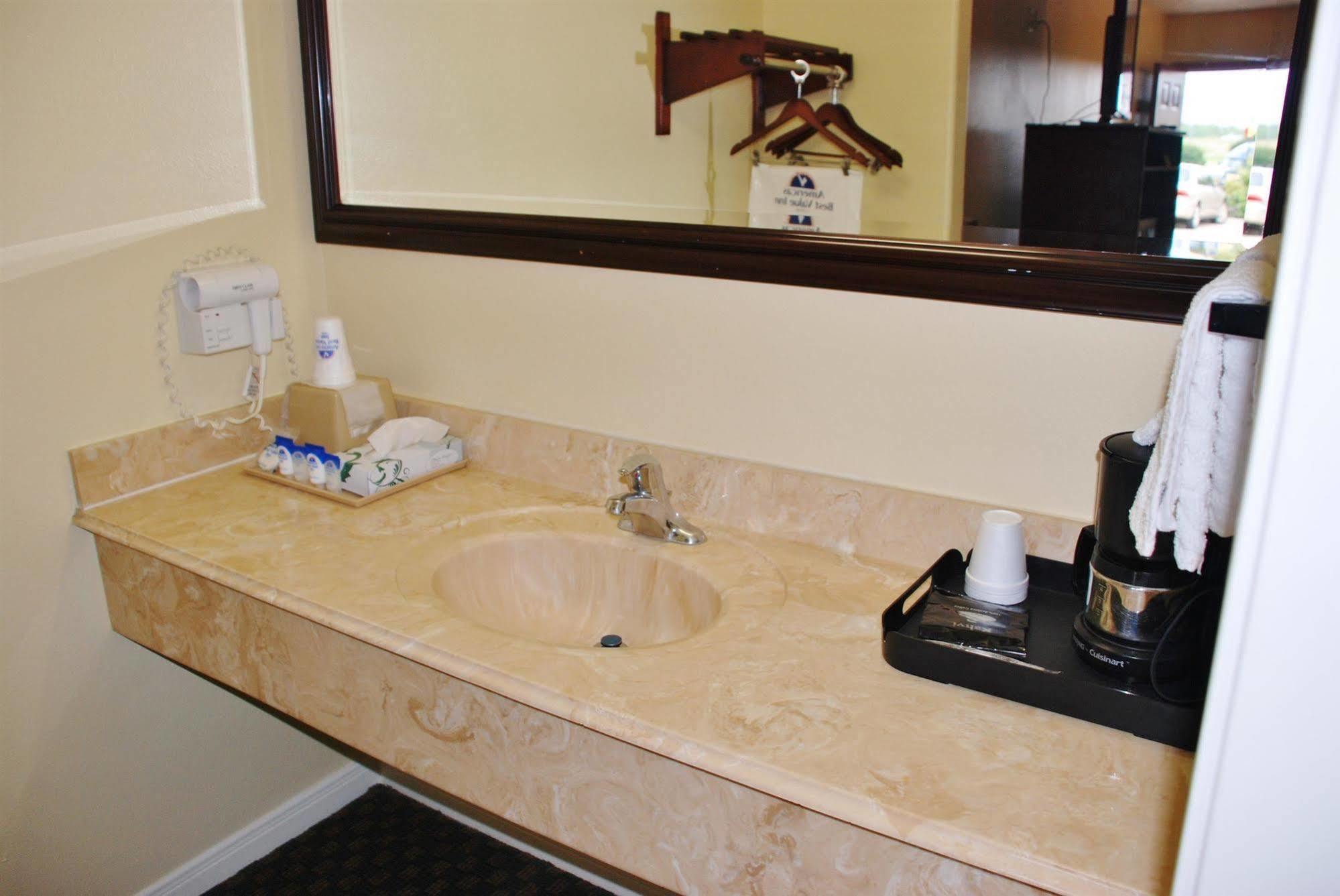 Americas Best Value Inn&Suites Hempstead Exterior foto